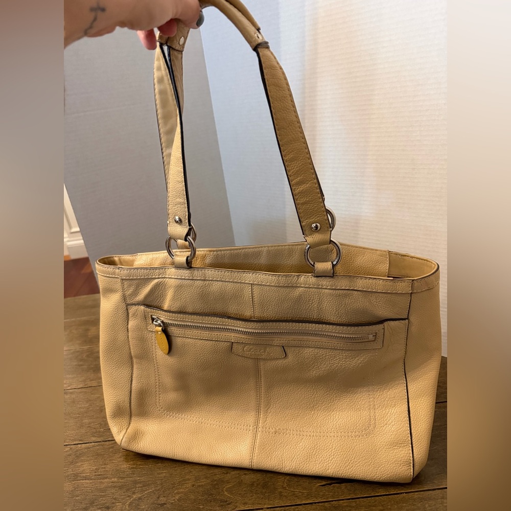 Classic Women’s leather Tote Bag in Beige by Coach